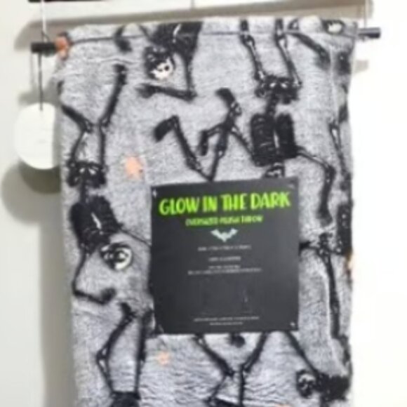 Urbain Domain Glow in the Dark Skeleton Blanket - Picture 1 of 2